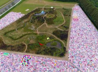 The biggest crocheted blanket is at park Vijverburg in Tytsjerk